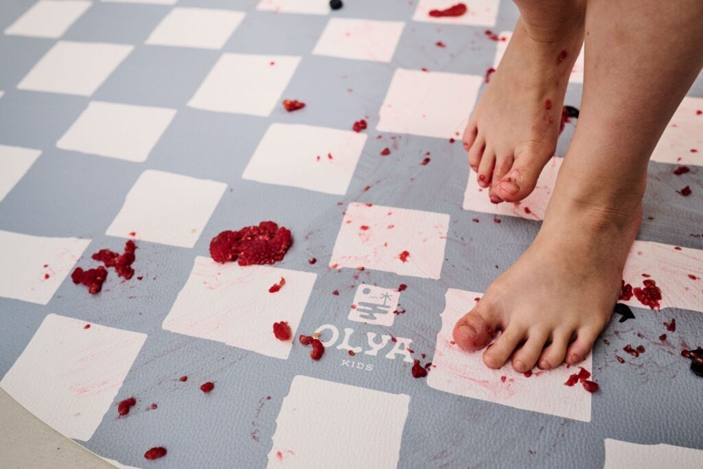 Splashmat Mata ochronnSplashmat Mata ochronna CHESS AZURE. Niebieska mata ochronna dla dziecka - maty ochronne dla niemowalaka - mata do rozszerzania diety. Wegańska mata ochronna wyprodukowana w Polscea CHESS AZURE