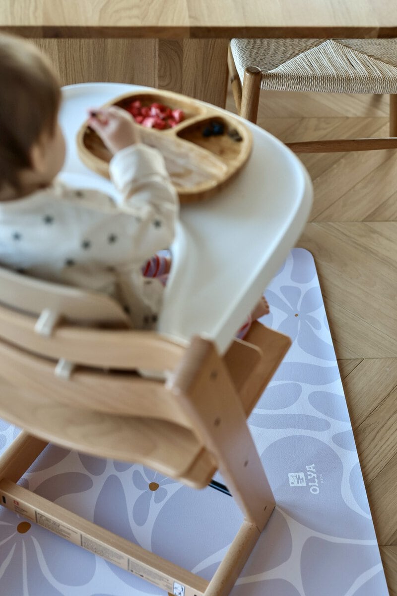 mata pod krzesełko - mata ochronna do karmienia fioletowa od Olya Kids